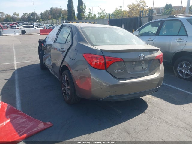 Toyota COROLLA SE 2018 5YFBURHE1JP747616 Image 3