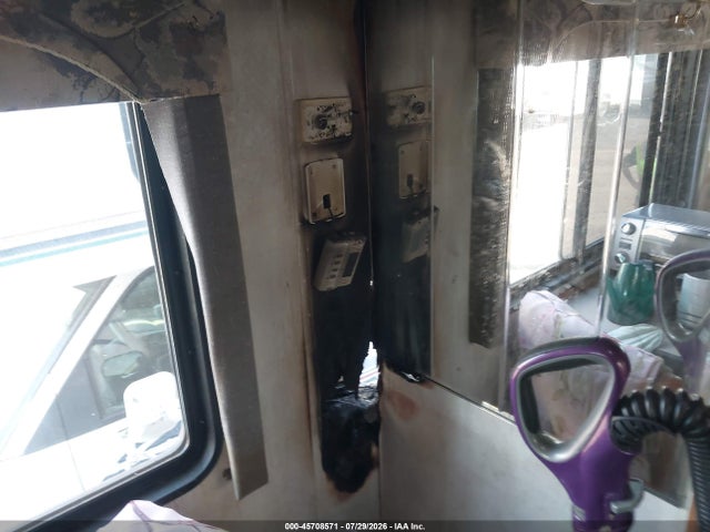 Продаж на аукціоні авто 2000 Freightliner Chassis X Line Motor Home, vin: 4UZ6XJCA5YCG54694, номер лоту: 45708571