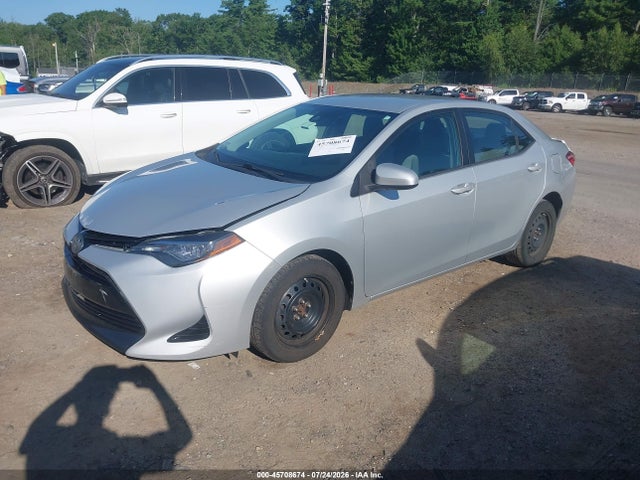 Toyota COROLLA LE 2018 2T1BURHE8JC024796 Image 2