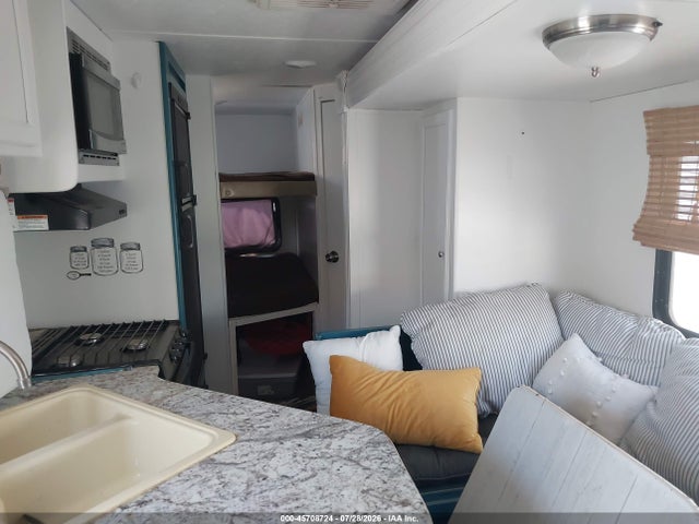 Keystone Hideout 2018 4YDT24B22JN244828 Image 5