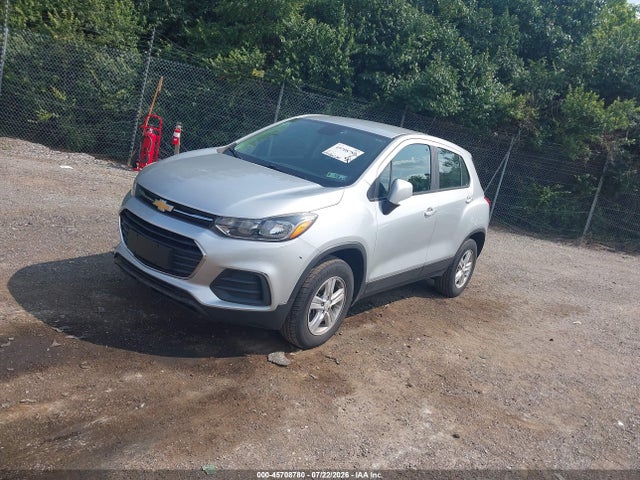 Chevrolet TRAX LS 2018 KL7CJNSBXJB704117 Image 2