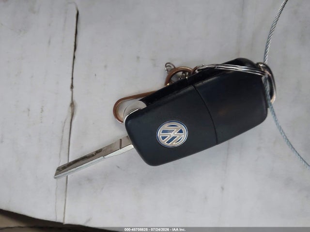 45708825 :رقم المزاد ، 3VWRG3AG8AM022985 vin ، 2010 Volkswagen New Beetle 2.5l مزاد بيع