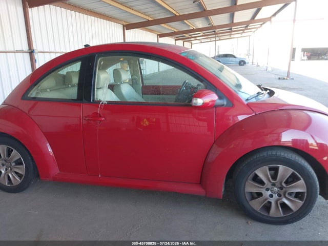 45708825 :رقم المزاد ، 3VWRG3AG8AM022985 vin ، 2010 Volkswagen New Beetle 2.5l مزاد بيع