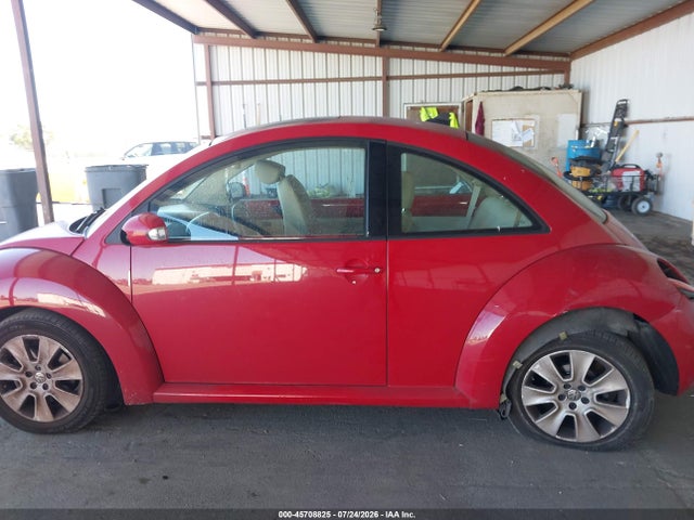 45708825 :رقم المزاد ، 3VWRG3AG8AM022985 vin ، 2010 Volkswagen New Beetle 2.5l مزاد بيع