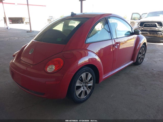 45708825 :رقم المزاد ، 3VWRG3AG8AM022985 vin ، 2010 Volkswagen New Beetle 2.5l مزاد بيع