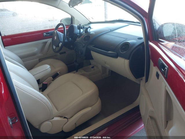 45708825 :رقم المزاد ، 3VWRG3AG8AM022985 vin ، 2010 Volkswagen New Beetle 2.5l مزاد بيع