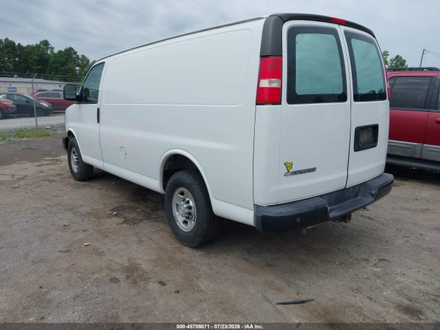 Chevrolet Express 3500 Work Van 2017 1GCZGGFF7H1116339 Image 3