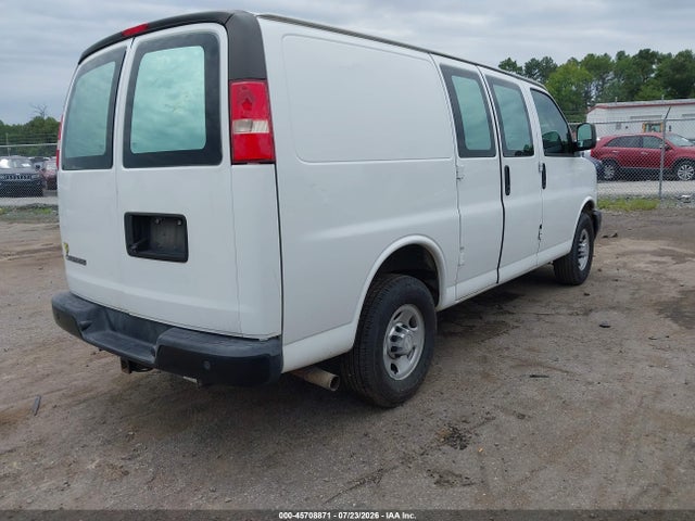 Chevrolet Express 3500 Work Van 2017 1GCZGGFF7H1116339 Image 4