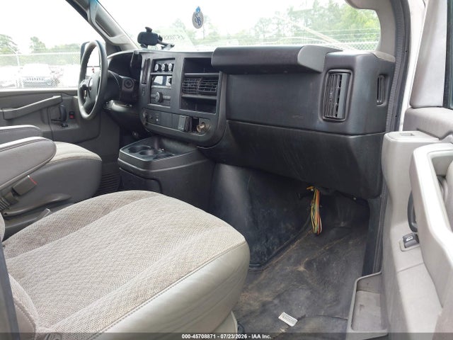 Chevrolet Express 3500 Work Van 2017 1GCZGGFF7H1116339 Image 5