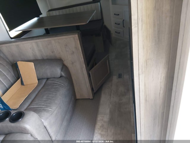 45708884 :رقم المزاد ، 5ZT2PUZB4S4022531 vin ، 2025 Forest River Palomino Puma 337bh Travel Trailer مزاد بيع