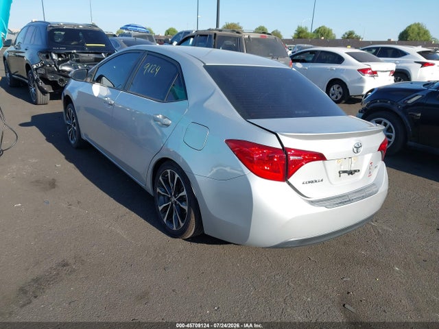 Toyota COROLLA SE 2018 5YFBURHE4JP748310 Image 3