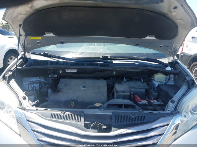5TDYK3DCXFS667148 Toyota Sienna Xle Premium 8 Passenger