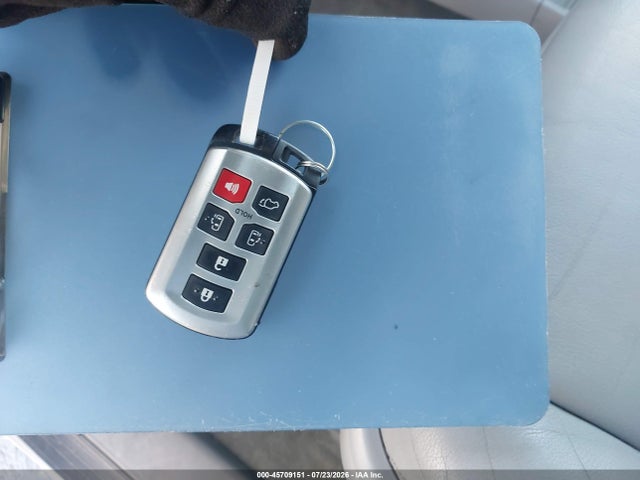 5TDYK3DCXFS667148 Toyota Sienna Xle Premium 8 Passenger