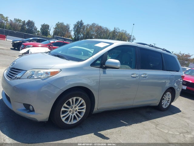 5TDYK3DCXFS667148 Toyota Sienna Xle Premium 8 Passenger