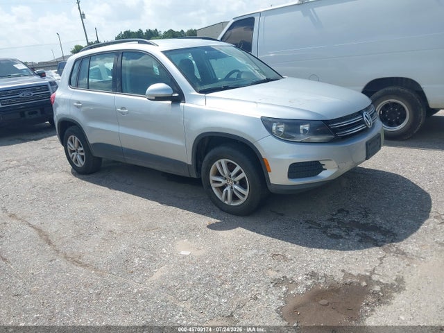 2015 Volkswagen Tiguan S მანქანა იყიდება აუქციონზე, vin: WVGAV7AX3FW557142, აუქციონის ნომერი: 45709174