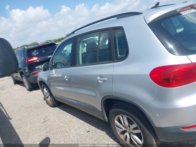 2015 Volkswagen Tiguan S მანქანა იყიდება აუქციონზე, vin: WVGAV7AX3FW557142, აუქციონის ნომერი: 45709174