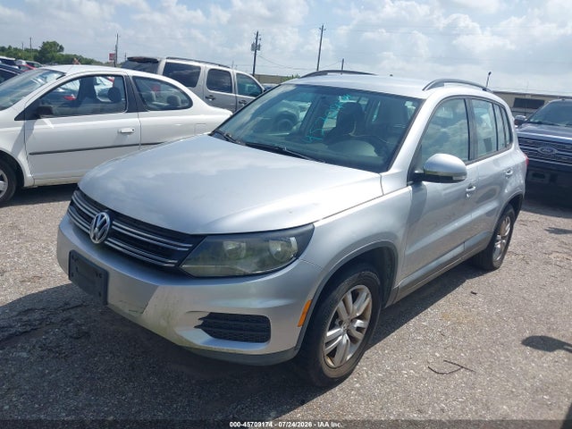 2015 Volkswagen Tiguan S მანქანა იყიდება აუქციონზე, vin: WVGAV7AX3FW557142, აუქციონის ნომერი: 45709174