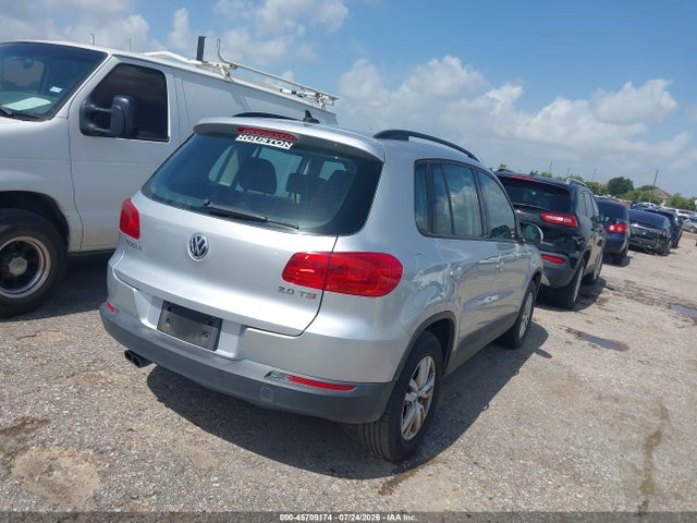 2015 Volkswagen Tiguan S მანქანა იყიდება აუქციონზე, vin: WVGAV7AX3FW557142, აუქციონის ნომერი: 45709174