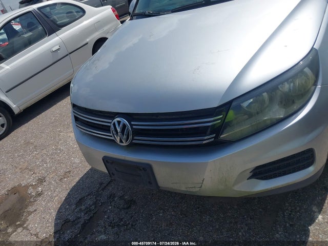 2015 Volkswagen Tiguan S მანქანა იყიდება აუქციონზე, vin: WVGAV7AX3FW557142, აუქციონის ნომერი: 45709174