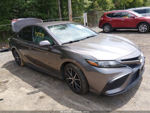 45709298 :رقم المزاد ، 4T1G11AK1MU615765 vin ، 2021 Toyota Camry Se مزاد بيع
