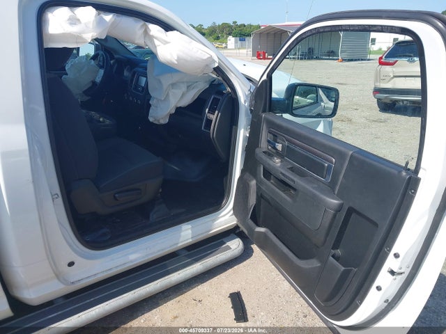 Продажа на аукционе авто 2023 Ram 1500 Classic, vin: 3C6JR6DG3PG665718, номер лота: 45709337