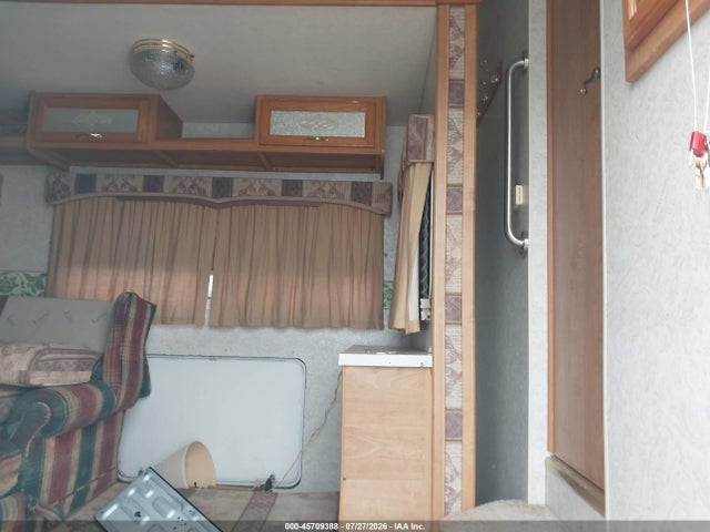 45709388 :رقم المزاد ، 1TC3B248431308858 vin ، 2003 Coachmen Other مزاد بيع