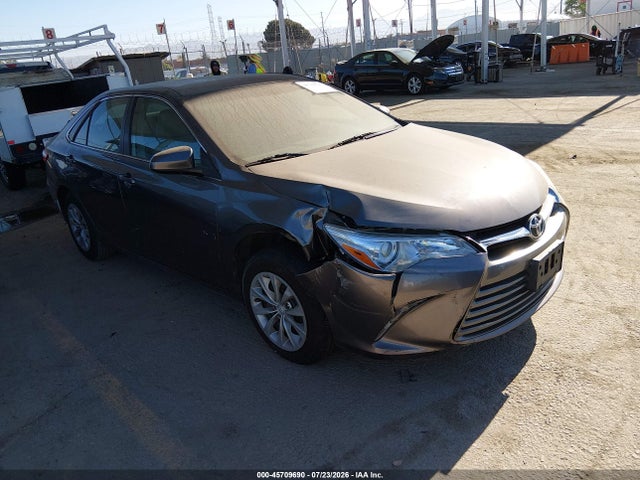 45709690 :رقم المزاد ، 4T1BF1FK1HU435311 vin ، 2017 Toyota Camry Le مزاد بيع