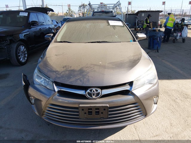 45709690 :رقم المزاد ، 4T1BF1FK1HU435311 vin ، 2017 Toyota Camry Le مزاد بيع