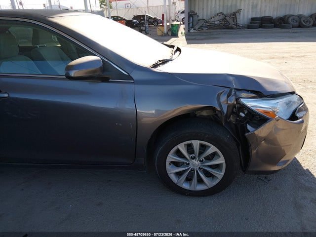 45709690 :رقم المزاد ، 4T1BF1FK1HU435311 vin ، 2017 Toyota Camry Le مزاد بيع