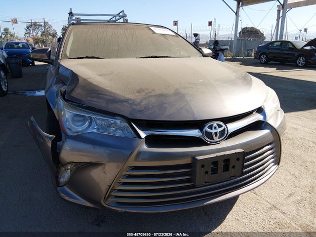 45709690 :رقم المزاد ، 4T1BF1FK1HU435311 vin ، 2017 Toyota Camry Le مزاد بيع