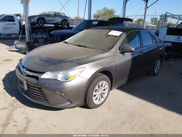 45709690 :رقم المزاد ، 4T1BF1FK1HU435311 vin ، 2017 Toyota Camry Le مزاد بيع