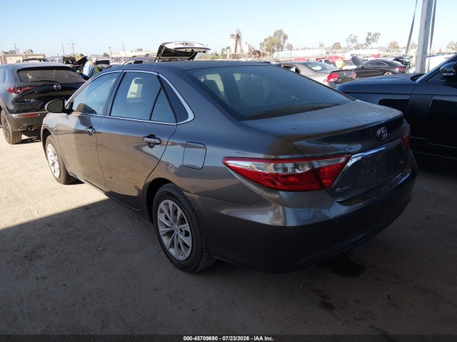 45709690 :رقم المزاد ، 4T1BF1FK1HU435311 vin ، 2017 Toyota Camry Le مزاد بيع