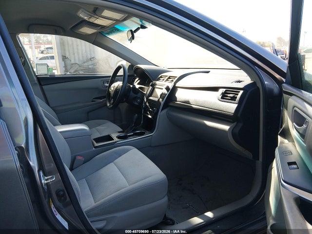 45709690 :رقم المزاد ، 4T1BF1FK1HU435311 vin ، 2017 Toyota Camry Le مزاد بيع