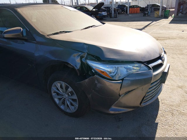 45709690 :رقم المزاد ، 4T1BF1FK1HU435311 vin ، 2017 Toyota Camry Le مزاد بيع