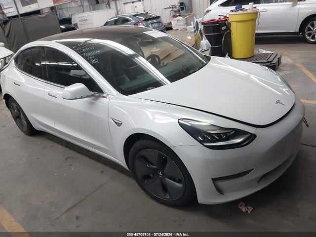 2018 5YJ3E1EB6JF181431 main image