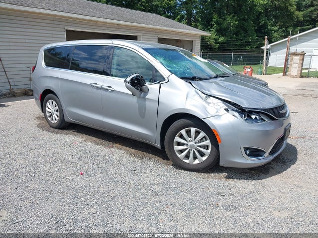 Auction sale of the 2019 Chrysler Pacifica Touring Plus, vin: 2C4RC1FG4KR516198, lot number: 45709720