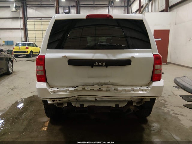 1C4NJPBB6GD804056 Jeep Patriot Sport