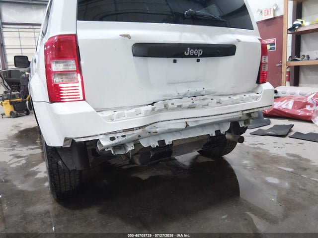 1C4NJPBB6GD804056 Jeep Patriot Sport