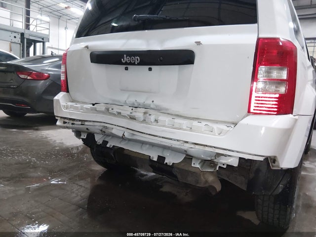 1C4NJPBB6GD804056 Jeep Patriot Sport