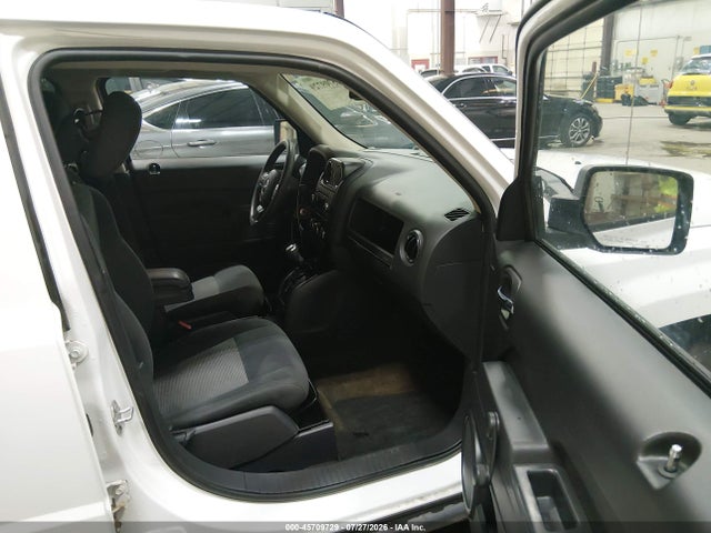 1C4NJPBB6GD804056 Jeep Patriot Sport