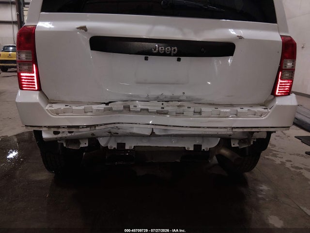 1C4NJPBB6GD804056 Jeep Patriot Sport