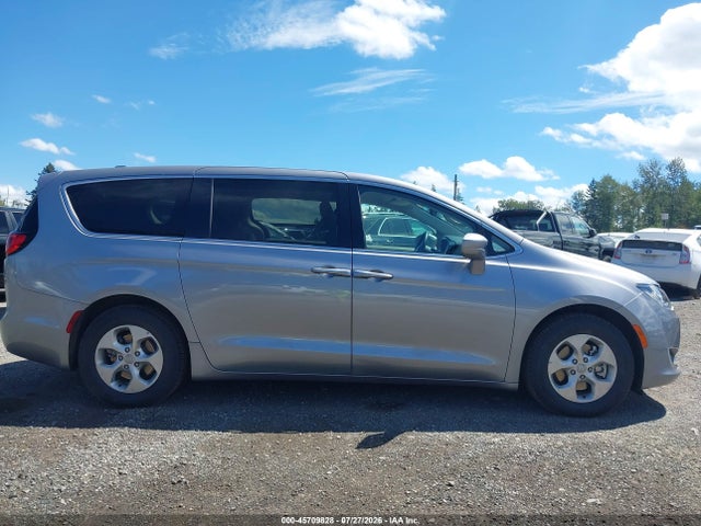 2017 Chrysler Pacifica Hybrid Touring Plus მანქანა იყიდება აუქციონზე, vin: 2C4RC1H73HR836196, აუქციონის ნომერი: 45709828