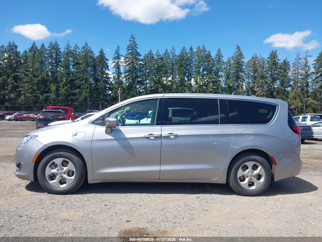 2017 Chrysler Pacifica Hybrid Touring Plus მანქანა იყიდება აუქციონზე, vin: 2C4RC1H73HR836196, აუქციონის ნომერი: 45709828
