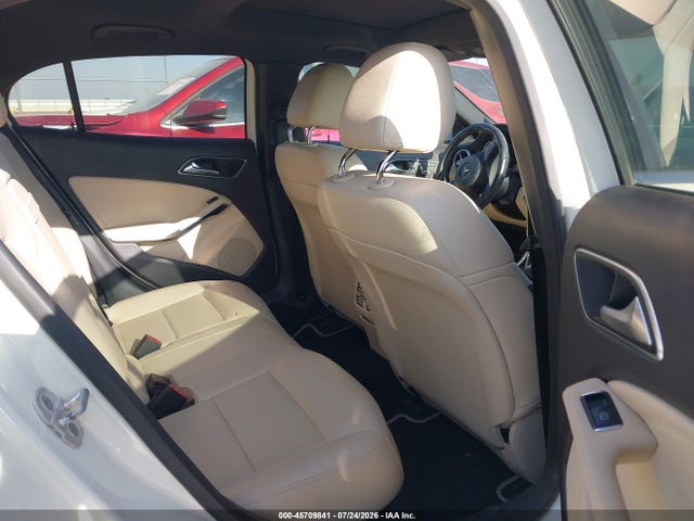 45709841 :رقم المزاد ، WDCTG4EB2JJ428278 vin ، 2018 Mercedes-benz Gla 250 مزاد بيع