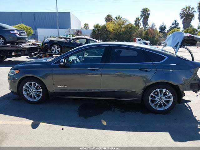 3FA6P0MU8KR209093 Ford Fusion Hybrid Sel