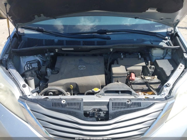 45710126 :رقم المزاد ، 5TDYK3DC6ES473800 vin ، 2014 Toyota Sienna Xle V6 8 Passenger مزاد بيع