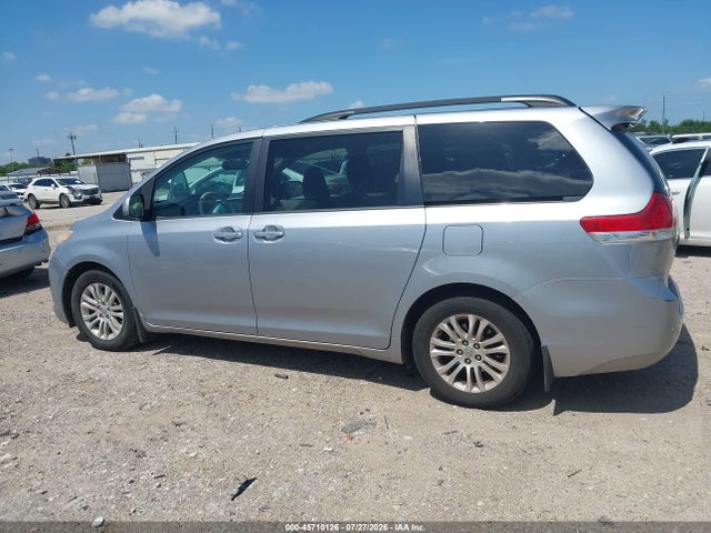 45710126 :رقم المزاد ، 5TDYK3DC6ES473800 vin ، 2014 Toyota Sienna Xle V6 8 Passenger مزاد بيع