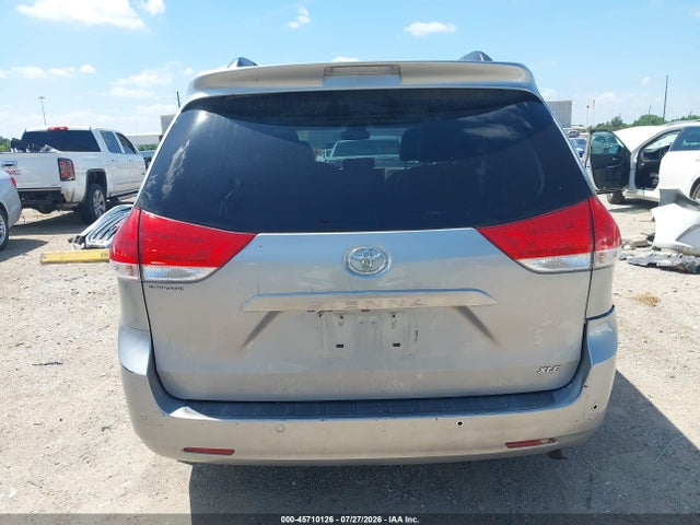45710126 :رقم المزاد ، 5TDYK3DC6ES473800 vin ، 2014 Toyota Sienna Xle V6 8 Passenger مزاد بيع