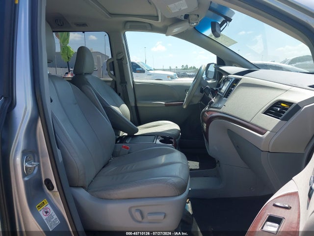 45710126 :رقم المزاد ، 5TDYK3DC6ES473800 vin ، 2014 Toyota Sienna Xle V6 8 Passenger مزاد بيع