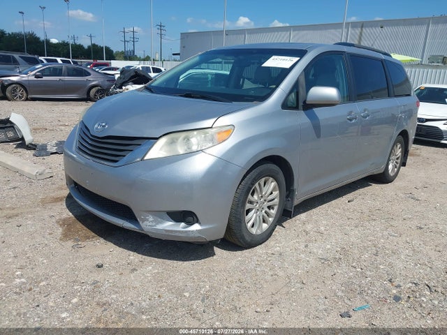 45710126 :رقم المزاد ، 5TDYK3DC6ES473800 vin ، 2014 Toyota Sienna Xle V6 8 Passenger مزاد بيع